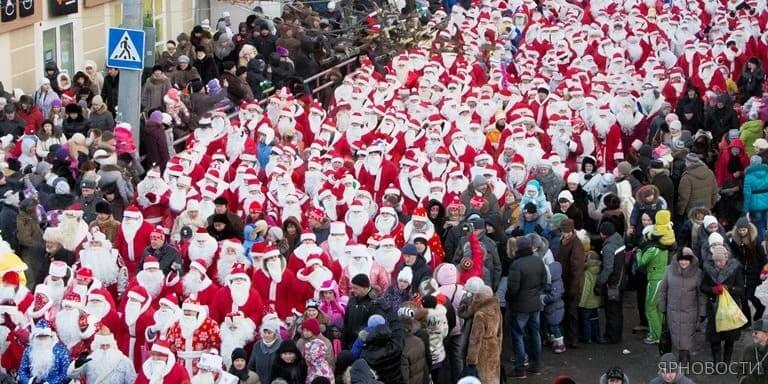 На Севере собрались более двух тысяч Дедов Морозов
